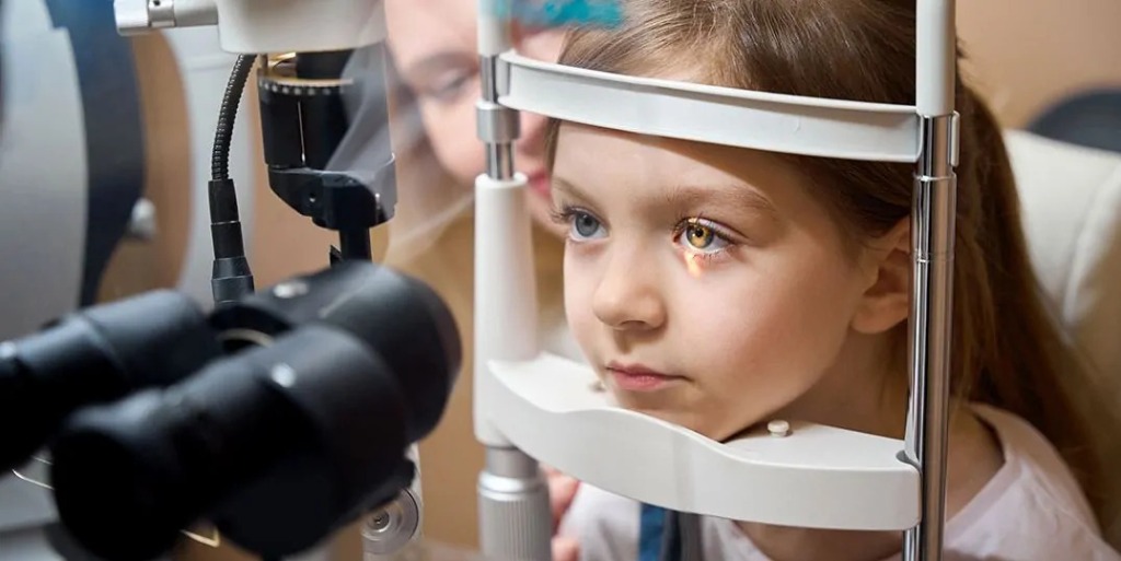 Control de visión pediátrica y estrabismo infantil